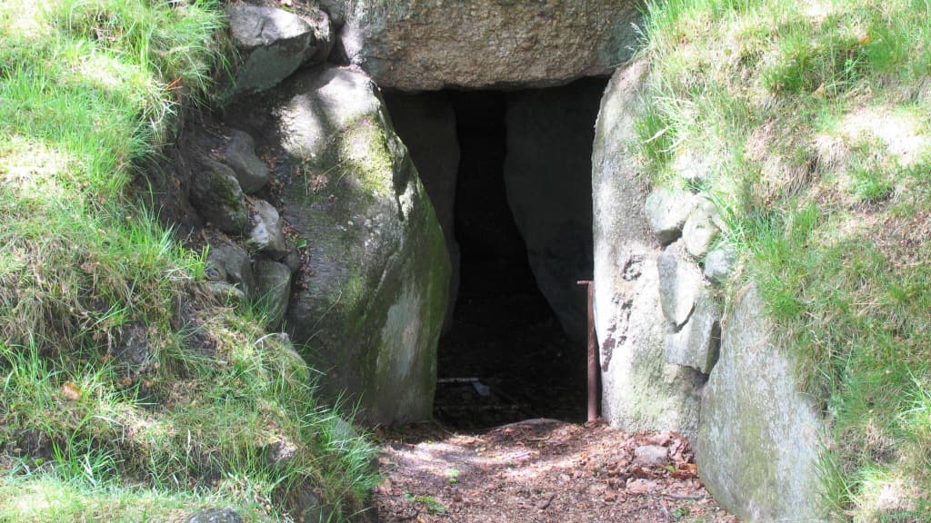 The passage grave ”Jættestuen” in Suldrup